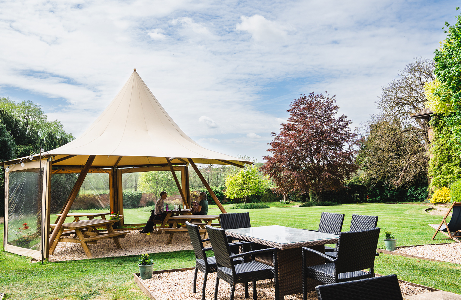 New Product 24 Stonehouse Court Hotel