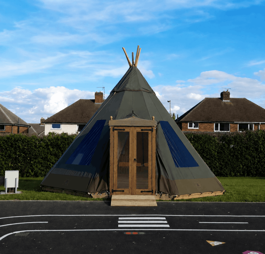 3 Baby tipi with glazed doors